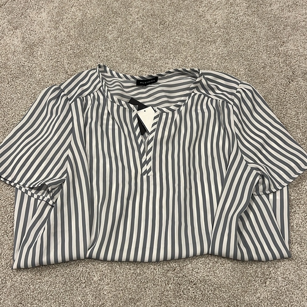 Brand new never worn PLEIONE short sleeve top